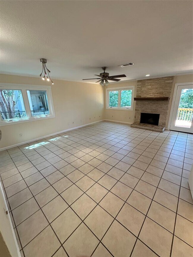 Building Photo - 3529 N Hills Dr