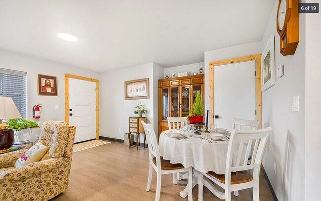Building Photo - AWESOME 2 BED 1 BATH WITH AWESOME AMENITIE...