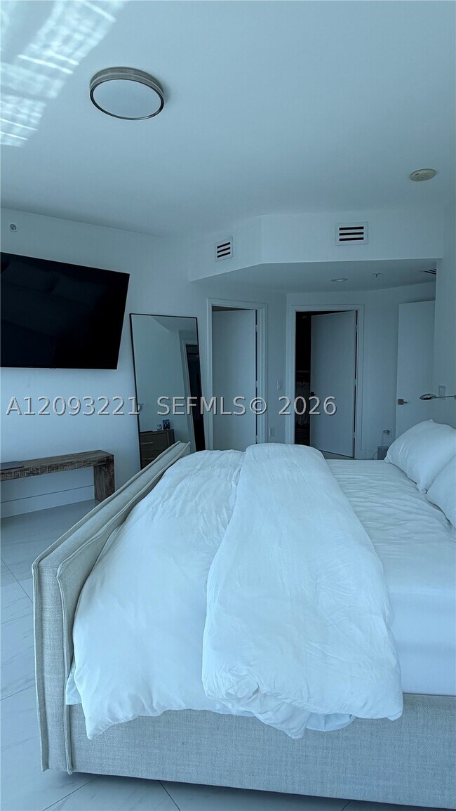 Building Photo - 17301 Biscayne Blvd