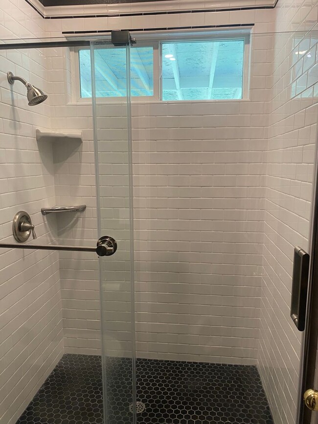 Building Photo - **Available Now Single Level  3 Bedroom 2 Bathroom with a Office**