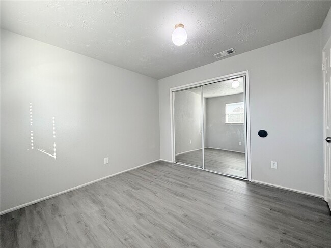 Building Photo - 12715 Middlesbrough Ln
