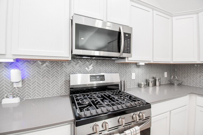 Building Photo - 31438 Vineyard Creek Dr