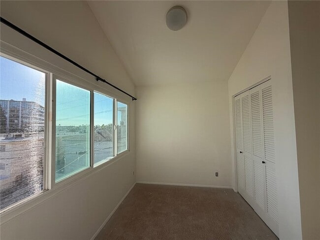 Building Photo - 911 N Beaudry Ave