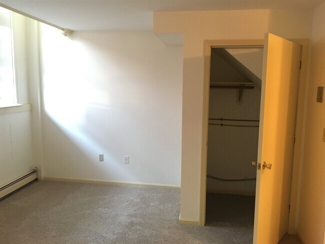 Building Photo - 124 Orange St