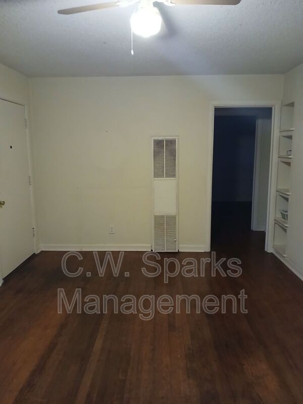 Building Photo - 3015 Avon St