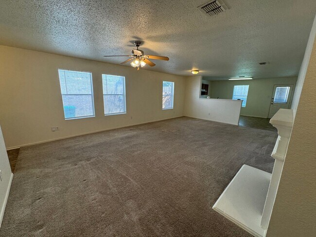 Building Photo - Move in special!! Nice Single Story in Saginaw Area
