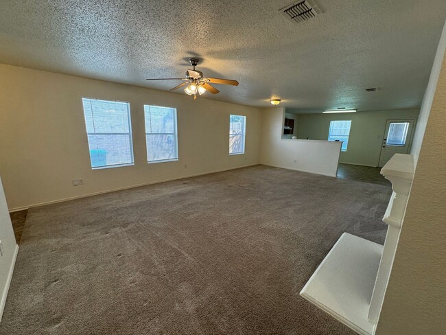 Building Photo - Nice Single Story in Saginaw Area