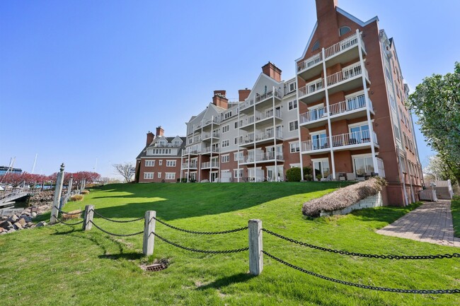 Building Photo - 43 Harbor Dr