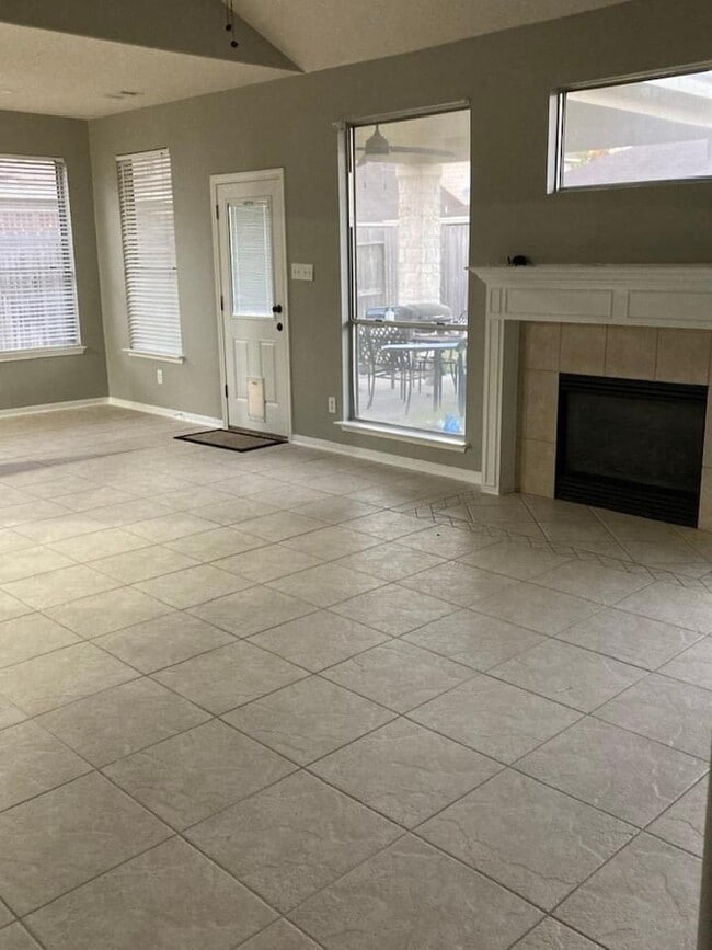 Building Photo - 2322 Trotter Dr