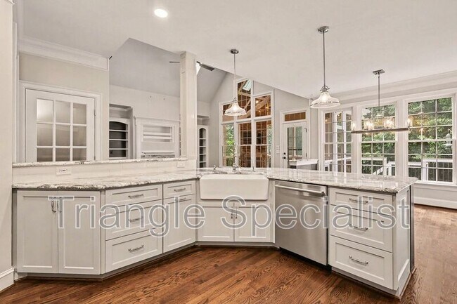 Building Photo - 6121 Carlyle Dr