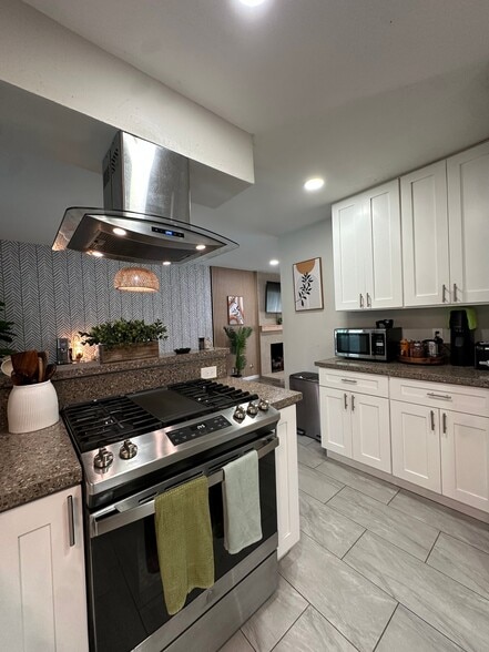 Building Photo - 514 Luna Dr