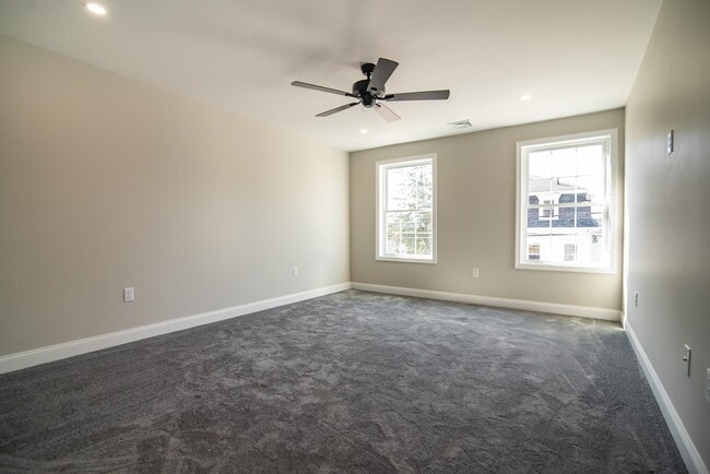 Building Photo - 575 Hall St
