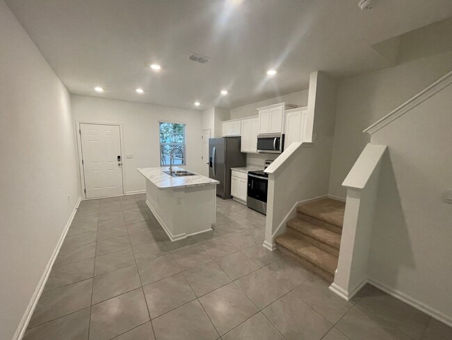 Building Photo - Newer Townhome for rent In Equinox West