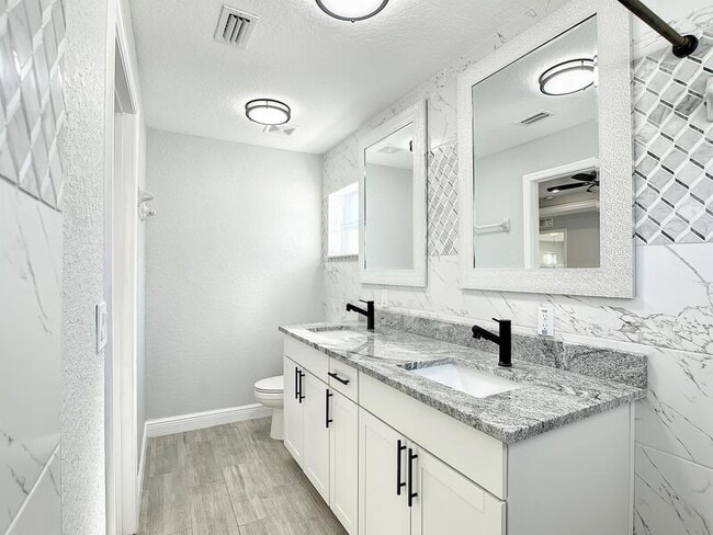 Building Photo - 4650 10th Ave S