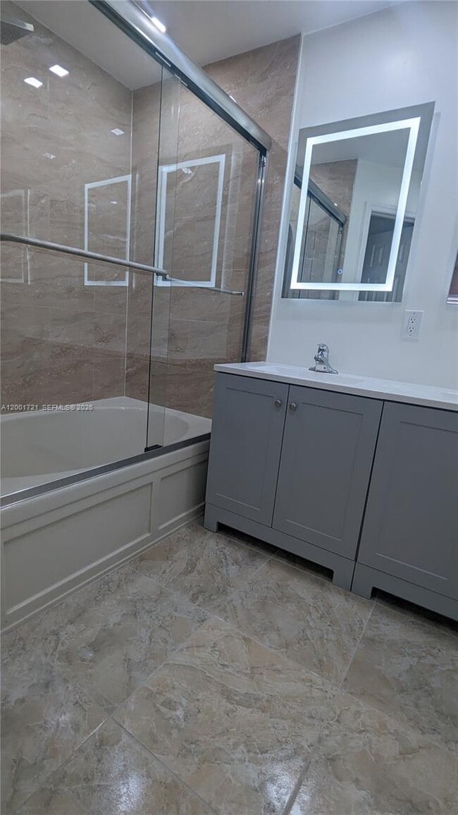 Building Photo - 213 E Forest Oak Cir