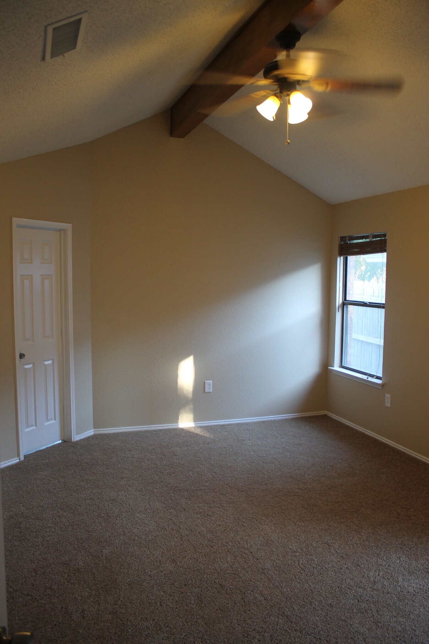 Building Photo - 717 Cross Ridge Circle North