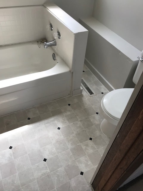 Building Photo - 2 BR HOUSE - $825/mo -