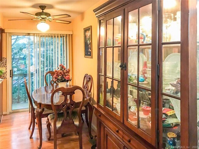 Building Photo - 431 Glenbrook Rd