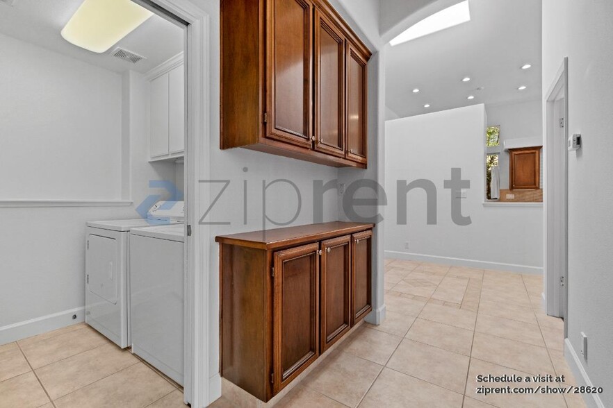 Building Photo - 9307 Mediar Dr