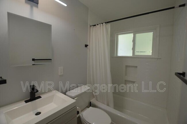 Building Photo - 1820 Windham Pl