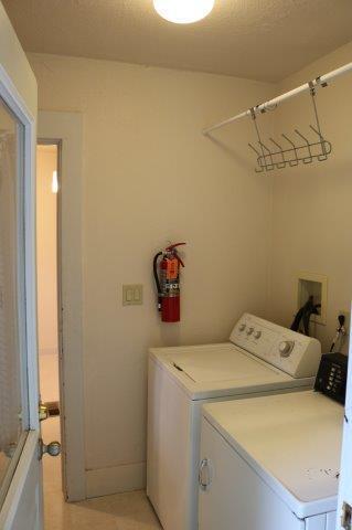 Building Photo - Near Sequoia Zoo and Park, Cozy 2/1 with l...