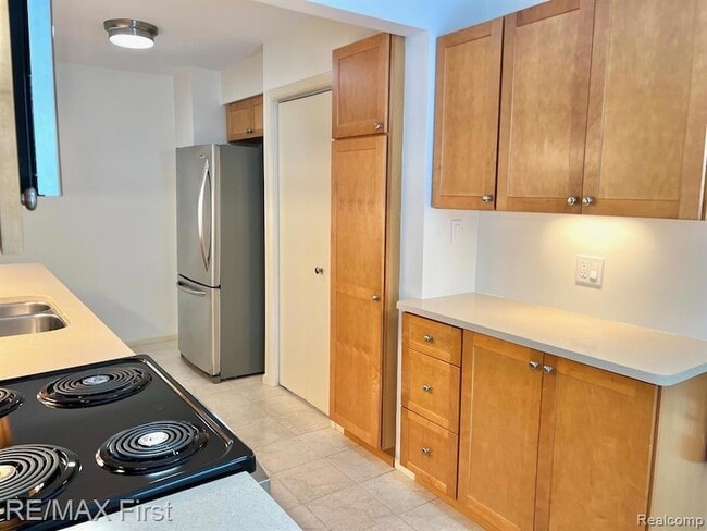 Building Photo - 4516 Robinwood Ave