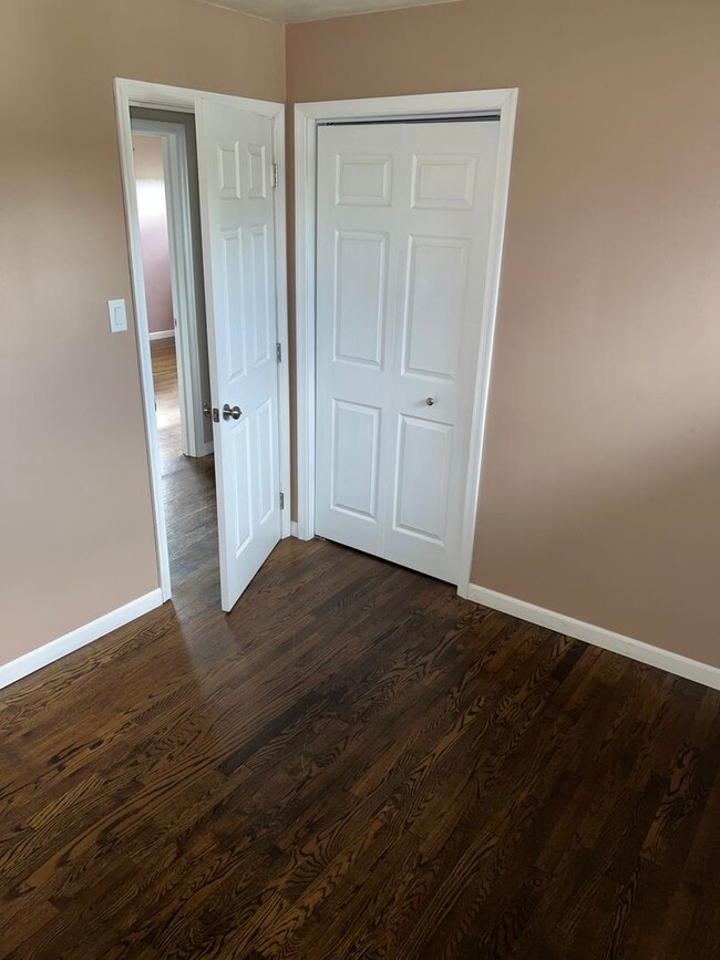 Building Photo - 3 Bed / 1 Bath Single-Family Home – Richland School District