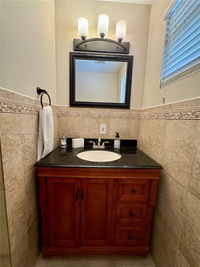 Building Photo - 4664 SW 149th Ct