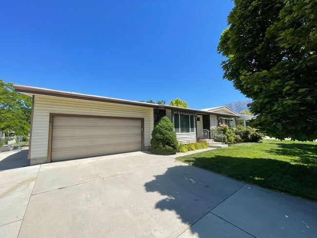 Building Photo - Great 5 Bed/3 Bath home in Orem