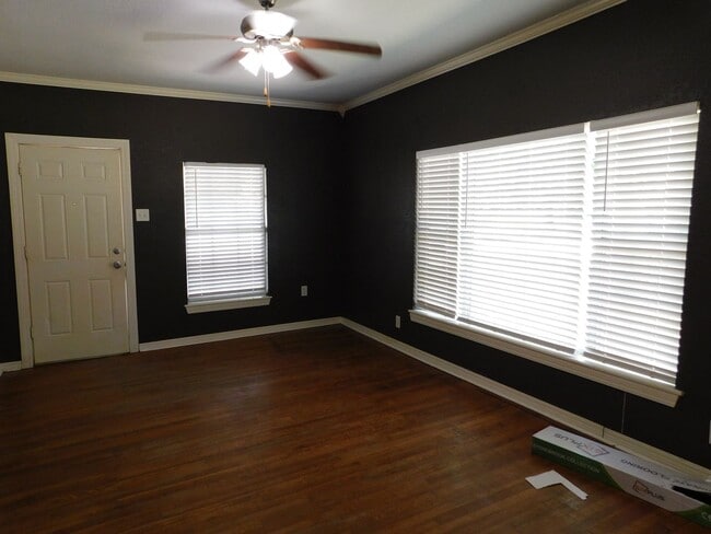 Building Photo - Newly Renovated 2 Bedroom House