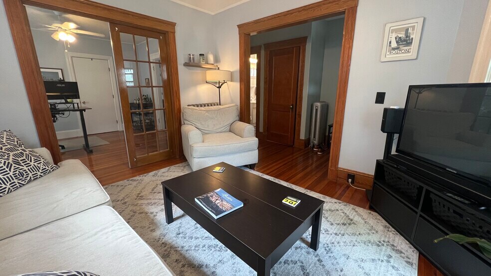 Living room. French doors to 2nd bedroom - 29 Rose St