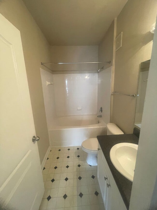 Building Photo - Beautiful condominium for Rent