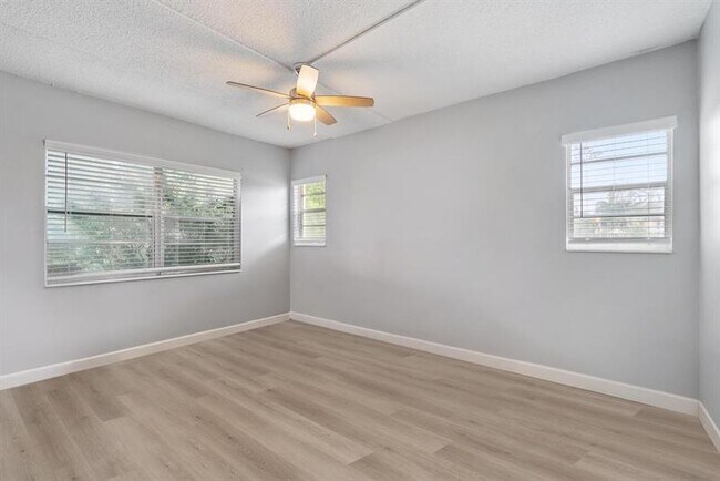 Building Photo - 1400 NE 57th Ct