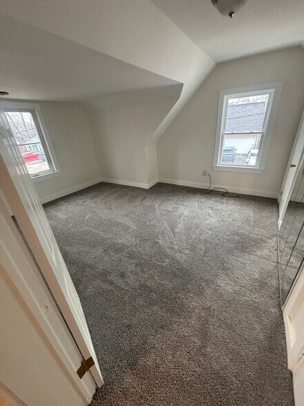 Building Photo - 37 Cash St