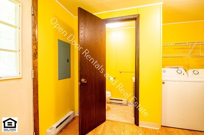 Building Photo - 1561 County Rd 00N