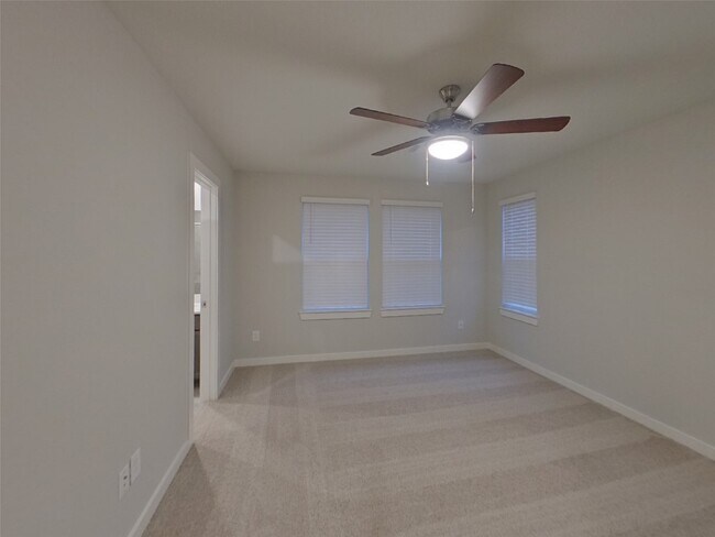 Building Photo - 9835 Willow Creek Commerce Dr