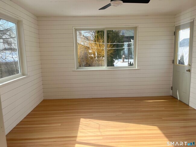 Building Photo - 34 Keith St