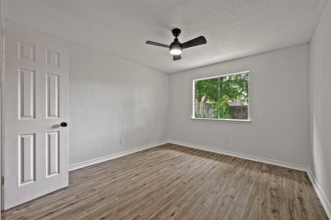 Building Photo - 3247 Bolton Gardens Dr