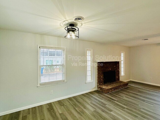 Building Photo - 420 Rose Ave