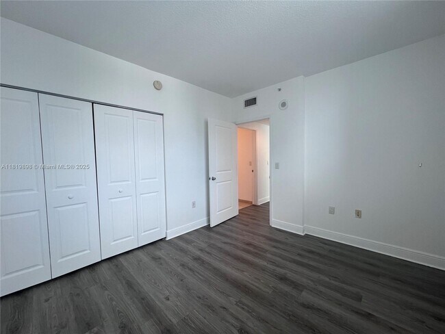 Building Photo - 1250 S Miami Ave
