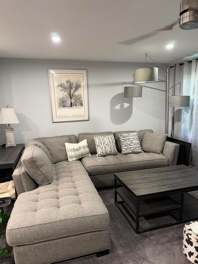 Building Photo - 387 Mansfield I