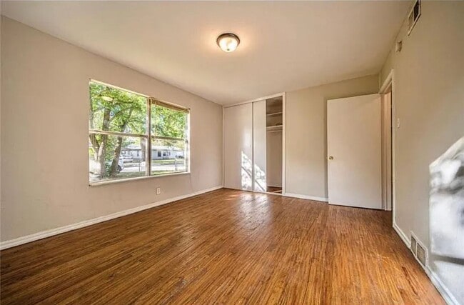 Building Photo - Remodeled 3/1 LANDSCAPING INCLUDED!
