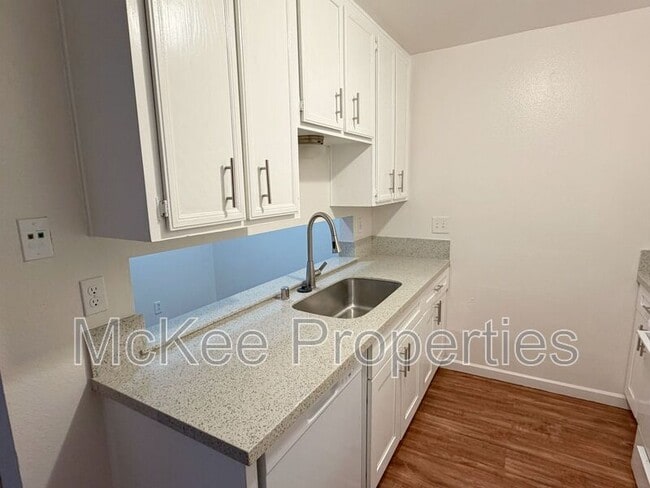 Building Photo - 3028 Juniper St