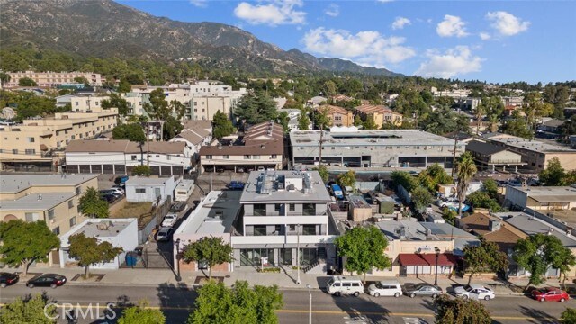 Building Photo - 10032 Commerce Ave