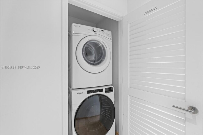 Building Photo - 88 SW 7th St