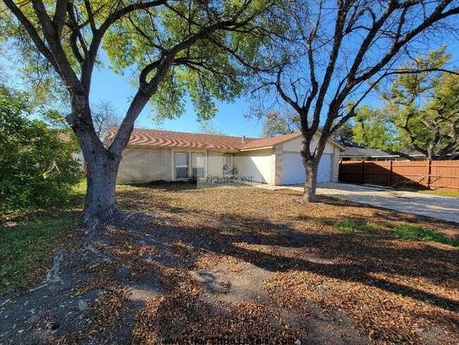Building Photo - Charming 3 bedroom home ready for immediat...
