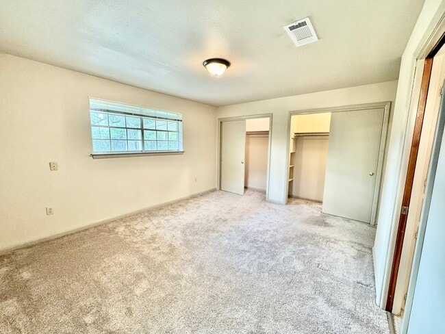 Building Photo - Spacious 3BR Home in Broadmoor | Huge Backyard + Gated Driveway