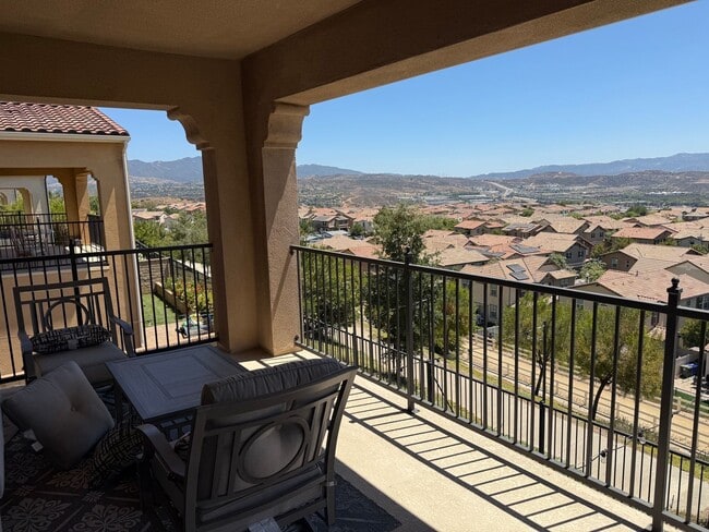Building Photo - Home in Gated Five Knolls Community | 5 Bedrooms