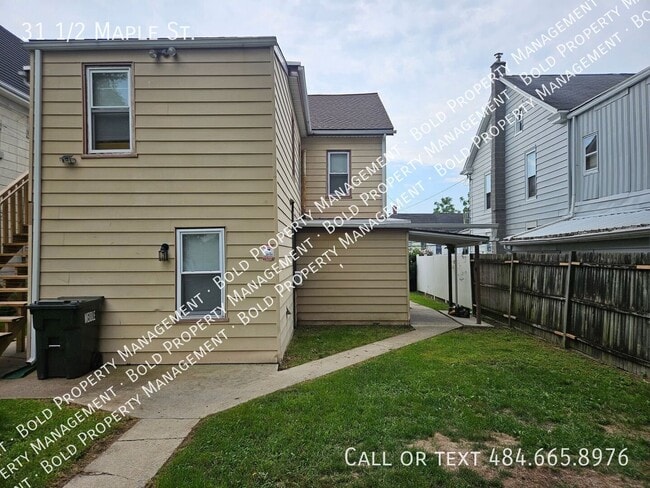 Building Photo - 31 1/2 Maple St.-