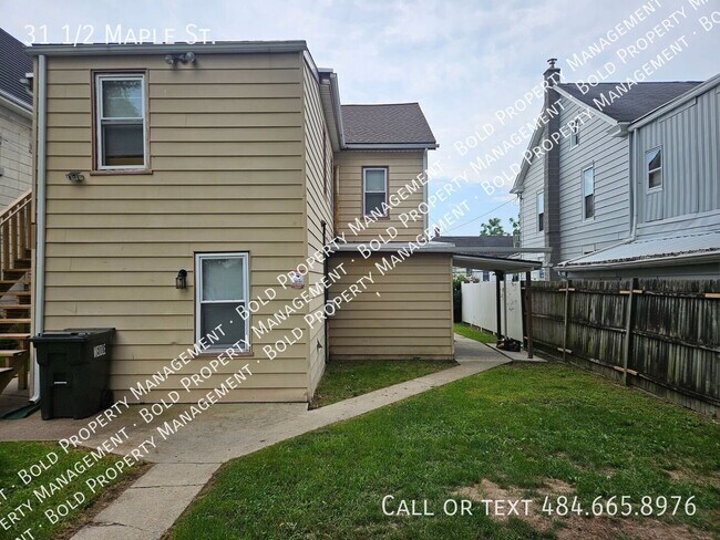 Building Photo - 31 Maple St